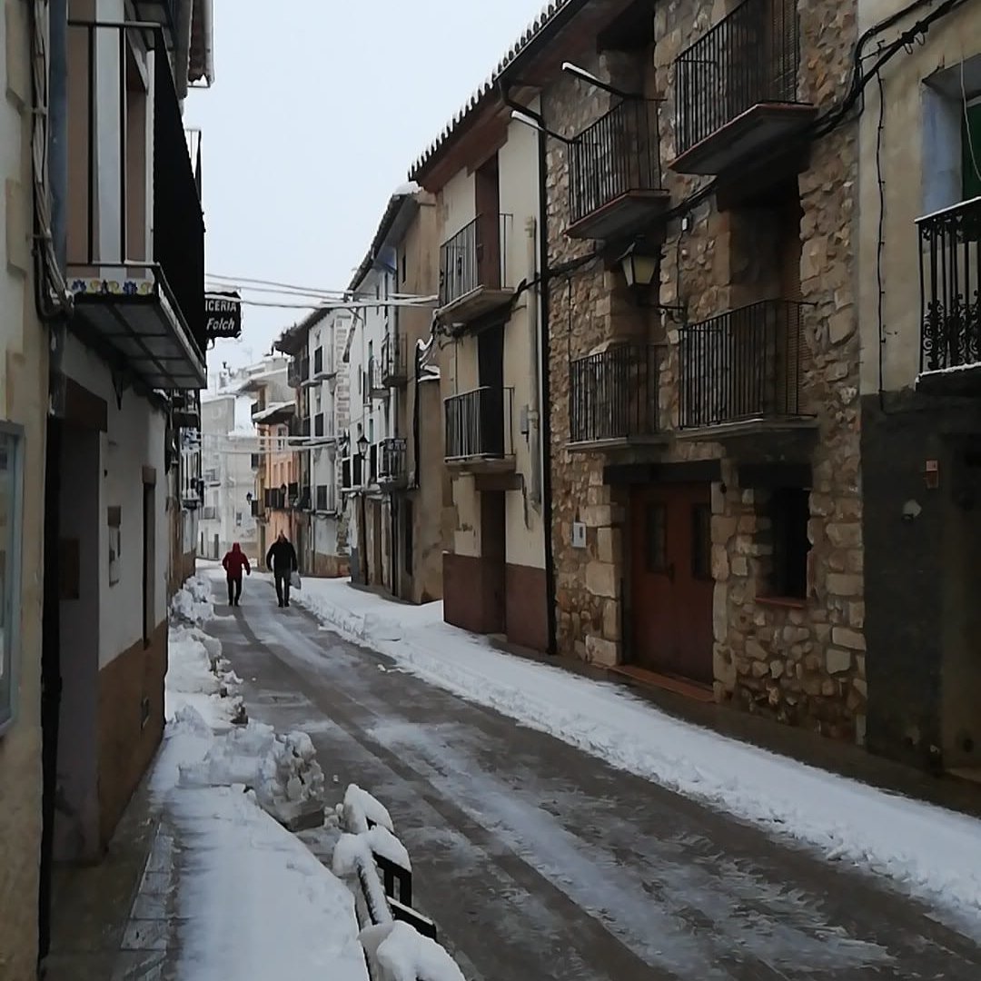 ❄️ D'aquesta manera ha començat el dia a #Vistabella. 

ℹ️ Les brigades municipals s'han posat a la feina per a netejar els carrers i facilitar el trànsit