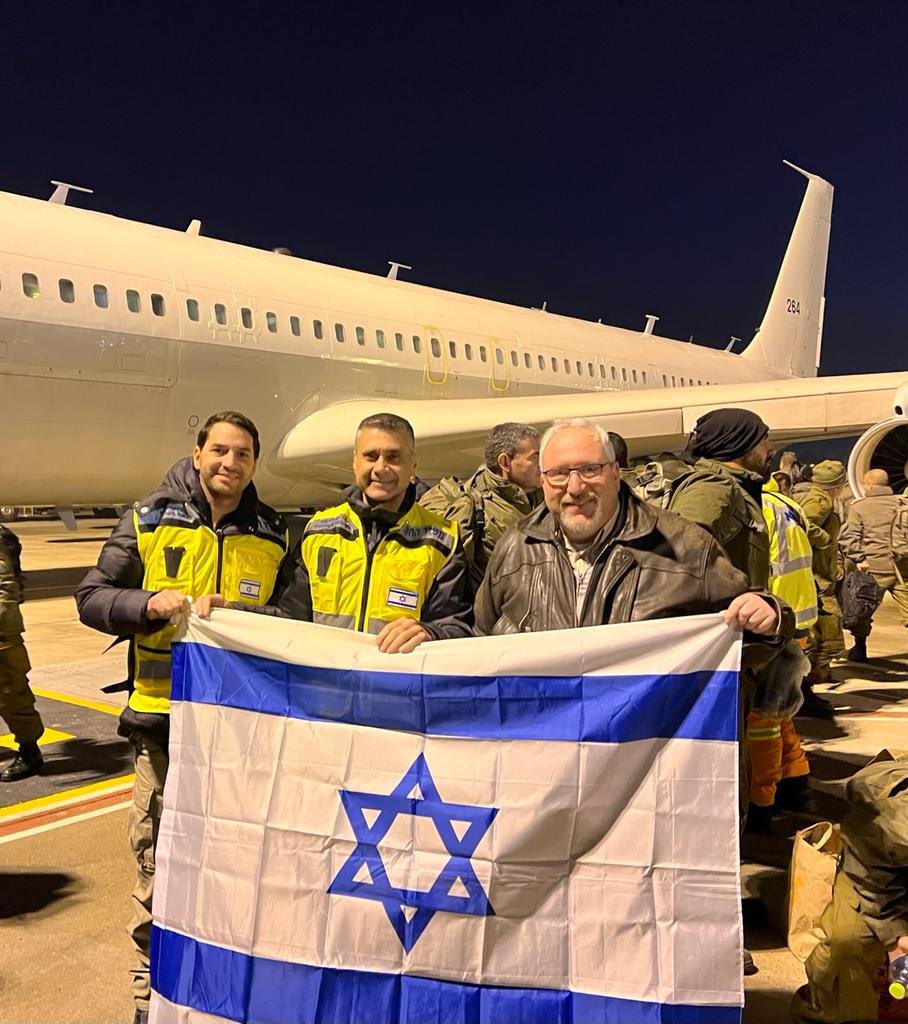 evrenseImerak's tweet photo. Ülkemize yardıma gelen ilk yardım ekipleri.

🇮🇱 İsrail
🇲🇽 Meksika
🇵🇱 Polonya
🇨🇭 İsviçre https://t.co/RB3aMmOlou
