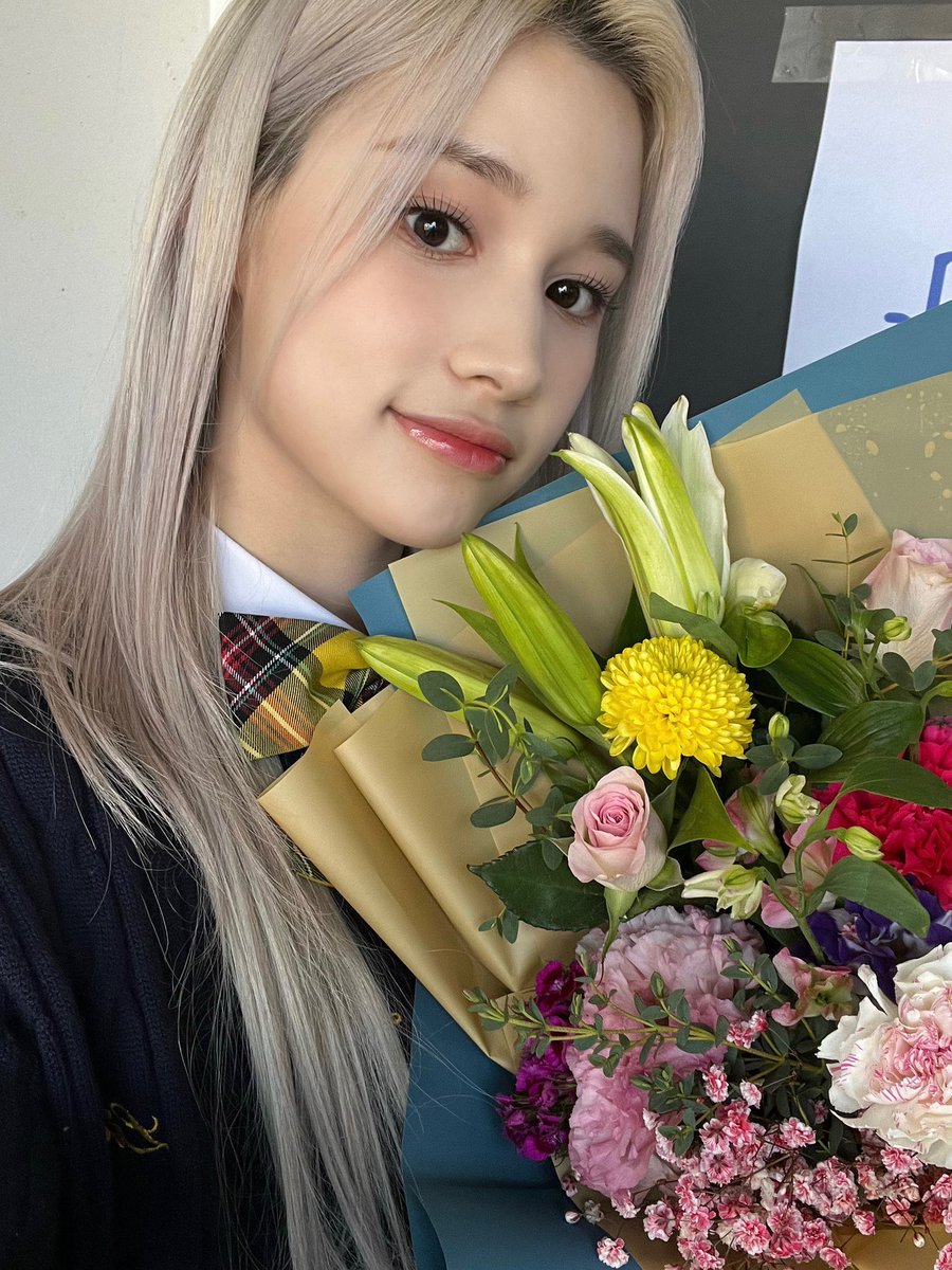 bahiyyihub's tweet photo. @official_kep1er [TRANS] 230208

Last time wearing a Lila school uniform ㅠㅠ 
The graduation ceremony that was precious because we were together ❤️

#휴닝바히에 #HUENING_BAHIYYIH #Kep1er #케플러 https://t.co/Ti1TkPxWpY