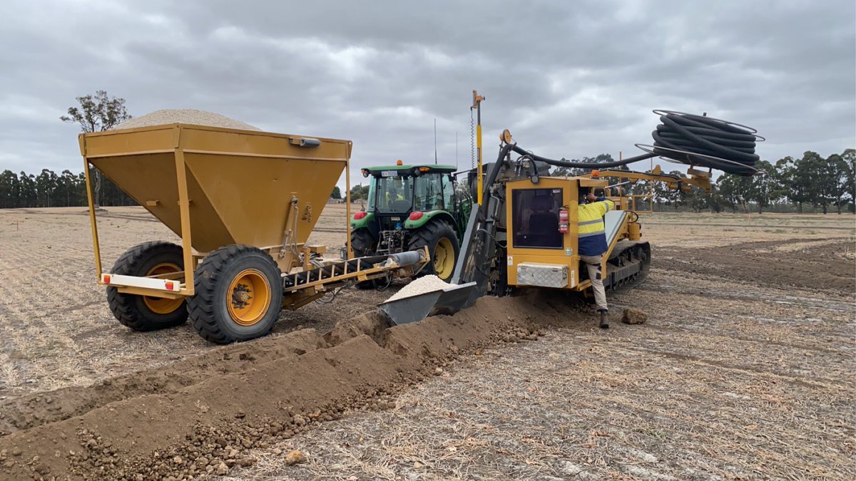 The tonka toys out in force today with #drainage ‘23 well underway!

#aussieag #subsurfacedrainage #watermanagement #agriculture