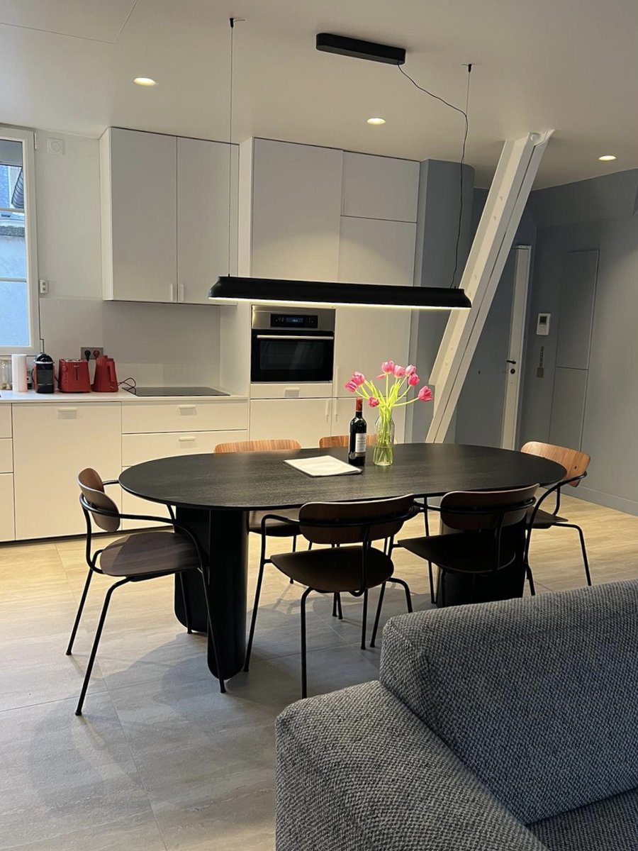 ASKMEFRANCE's tweet photo. Nous vous accueillons dans notre appartement Jour pour vos séjours sur Paris ou vos projets professionnels  🌷

#askmefrance #appartement #luxueux #jour #balade #jardindestuileries #sejour #design #paris #champselysees #parisianapartment #france #bedroom #bedroomdesign https://t.co/rK7A5CI6r2