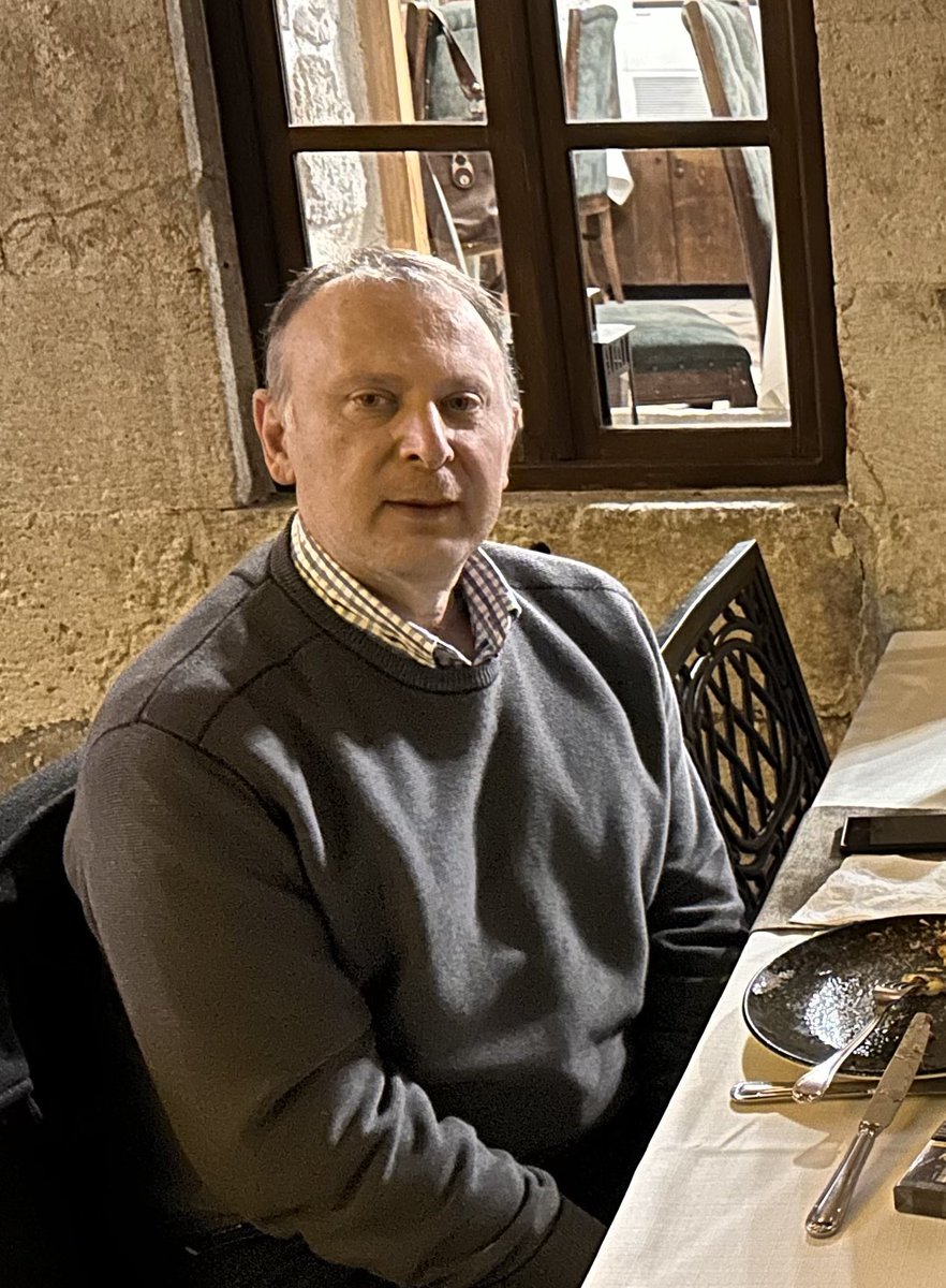 Sevgili Kemal Tolu
Antakya'lı can kardeşim.
Bir ay önce Antakya' da çekilen bu fotoğrafın beraber son fotoğrafımız oldugunu nerden bilebilirdik.
Çok üzgünüm, çok.
Nur içinde yat dostum.
Seni hiç unutmayacağım 😢