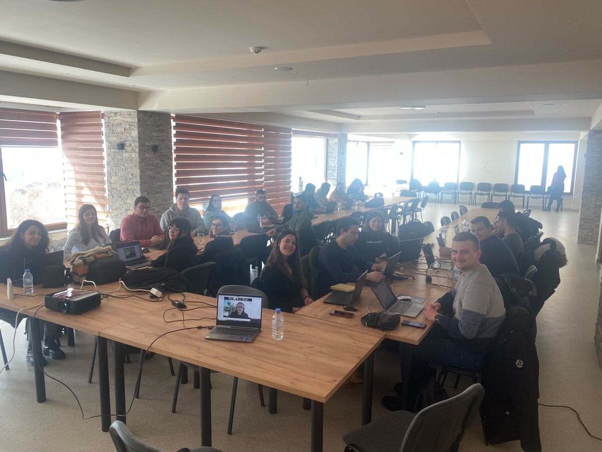 embedsocial_jp's tweet photo. 先日チームビルディングも兼ねて少し遠出し、
11回目の全社会議を開催。

マケドニア🇲🇰 、ポルトガル🇵🇹 、日本🇯🇵 と
3拠点をつなぎ、
時差も距離も越えて熱い議論を交わしました👍

#webデザイン #web制作 #snsマーケティング #SaaS  #海外で働く #スタートアップ https://t.co/DlBWMf7xk1