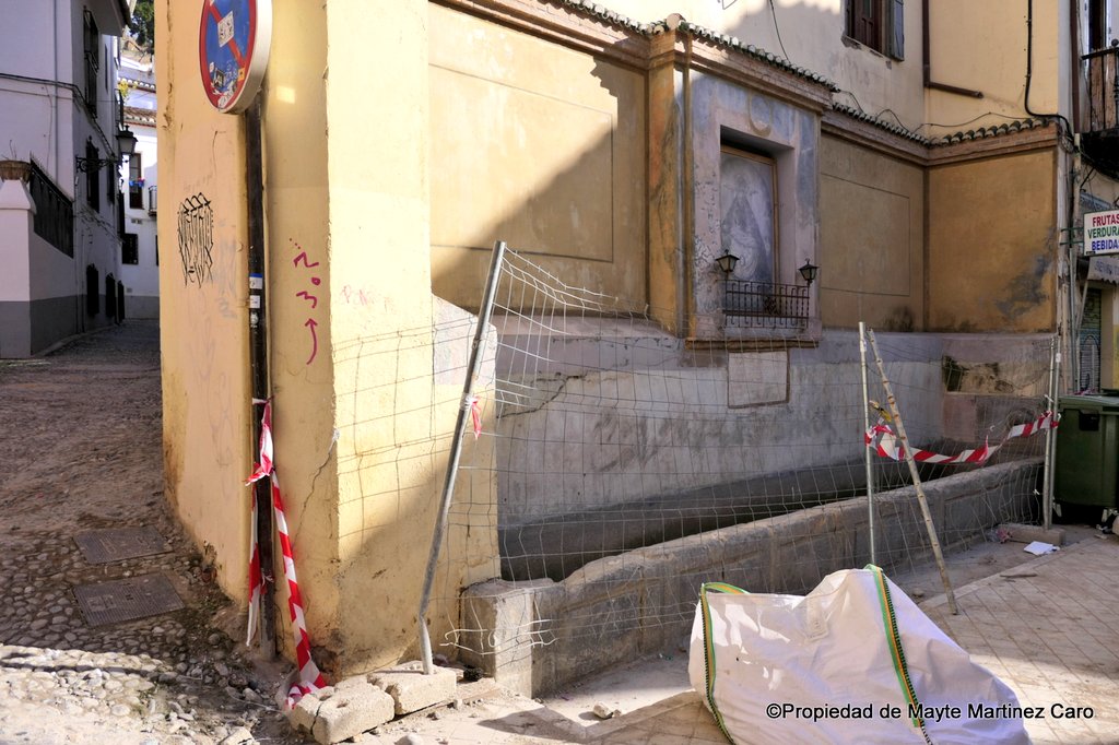 makaralu's tweet photo. @AguaGranada .Buenos días @Emasagra @AguaGranada, solamente quiero saber si desde @aytogr les han dicho algo sobre el pilar de la #CalleElvira, #Albayzín #PatrimoniodelaHumanidad por @UNESCO, q lleva más d dos años en este estado @AdepaSevillaHca @HispaniaNostra @CulturaCuenta @JuntaGranada https://t.co/NKnJmrtnEP