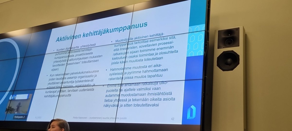 Muotoilija saa ihmetellä, tehdä ja tutkia tulevaisuutta yhdessä asiakkaan kanssa, pohtii @PirittaHannonen #asiantuntijatuki @DVVfi @VMuutiset @SDNetwork aiheesta #kuntiendigitiekartta. Kiitos @yministerio vieraanvaraisuudesta.