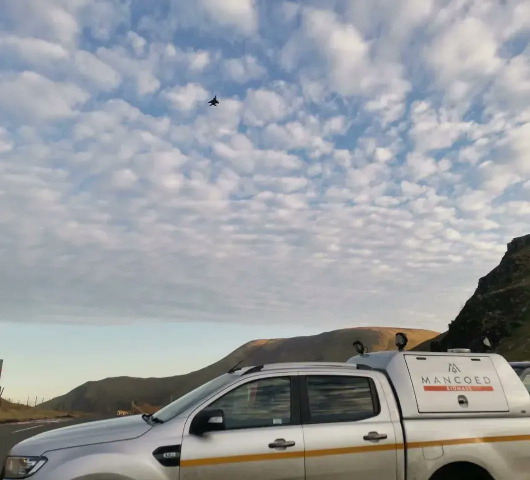 mancoedvm's tweet photo. Not a bad day at work when you're pricing up a job near to the #machloop. β°οΈ
Can you spot the military aircraft?
arbenigwyr coed a thiroedd yng Nghymru.
#machynlleth #machloopplanes #machloopwales #Mancoed #treequotes #treemaintenance #Mach #militaryaircraft #aviation https://t.co/WG3SZ3dken