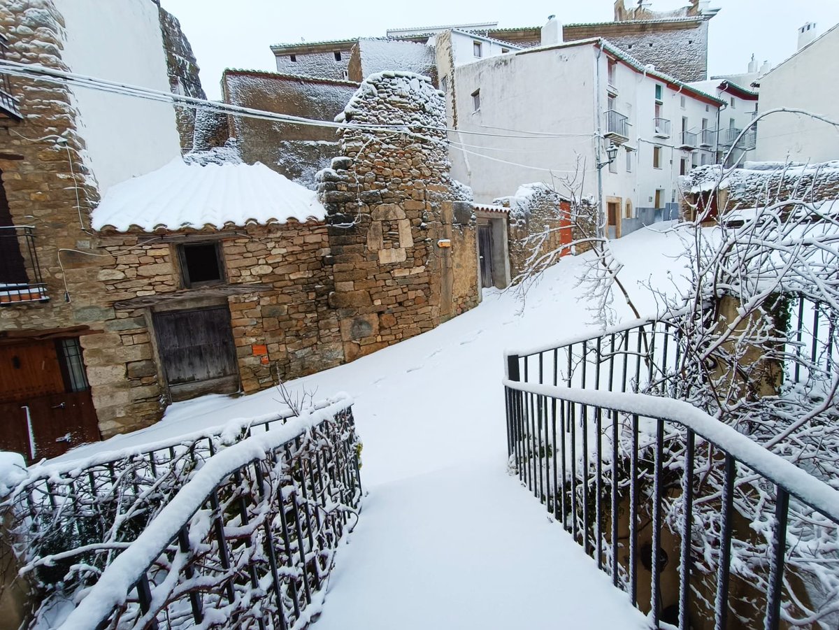 ❄️ Un mantell blanc cobreix #Ares del Maestrat

*****

❄️ Un manto blanco cubre Ares del Maestrat