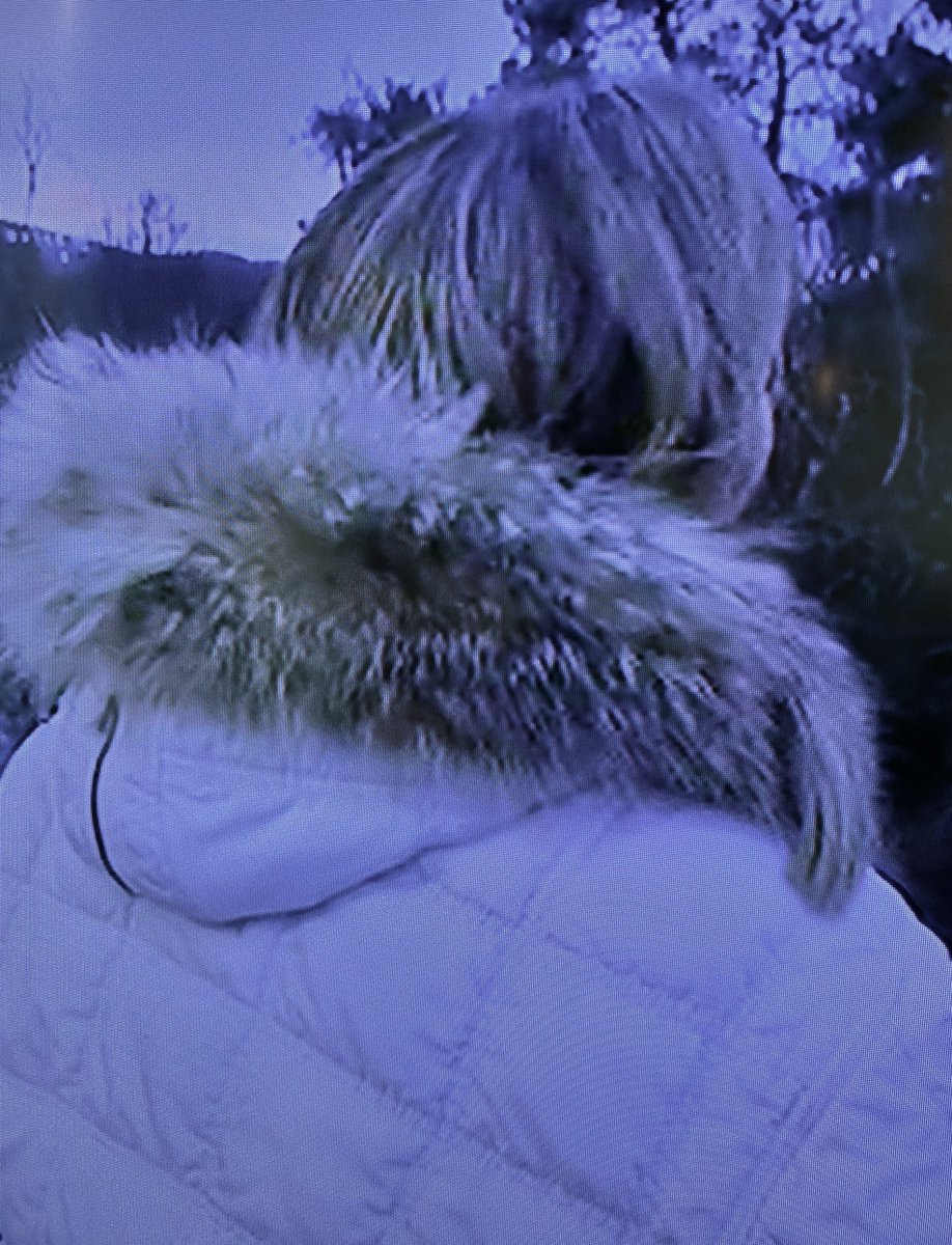 Politely letting <a href="/BBCBreakfast/">BBC Breakfast</a>’s Social Affairs correspondent <a href="/FionaLamdin/">Fiona Lamdin</a> know that vast majority of viewers find her wearing animal fur (likely raccoon dog) today to be socially unacceptable. Your collar once endured a miserable life in a cage, Fiona 😔 
hsi.org/news-media/bor…