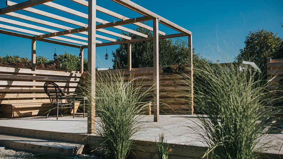 To ensure your pergola is securely attached to the ground requires strong foundations. Stop Digging ground screws are the perfect foundation for pergolas, as they don’t require any digging to install. 
check out our blog on this - stopdigging.co.uk/news/how-to-bu…