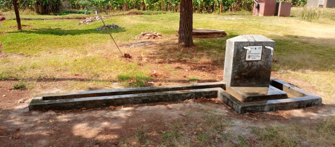 InnAfricaLtd's tweet photo. Recently completed Solar Powered Water Supply Installations and distribution network for Butoloogo Health Center, Mubende District.
#Wednesdaymotivation #completion #solar #solarwaterpump #submersiblepump #watersupply #borehole #motorisation #tapstands #Yourwaterpartner https://t.co/U068ErTlWb