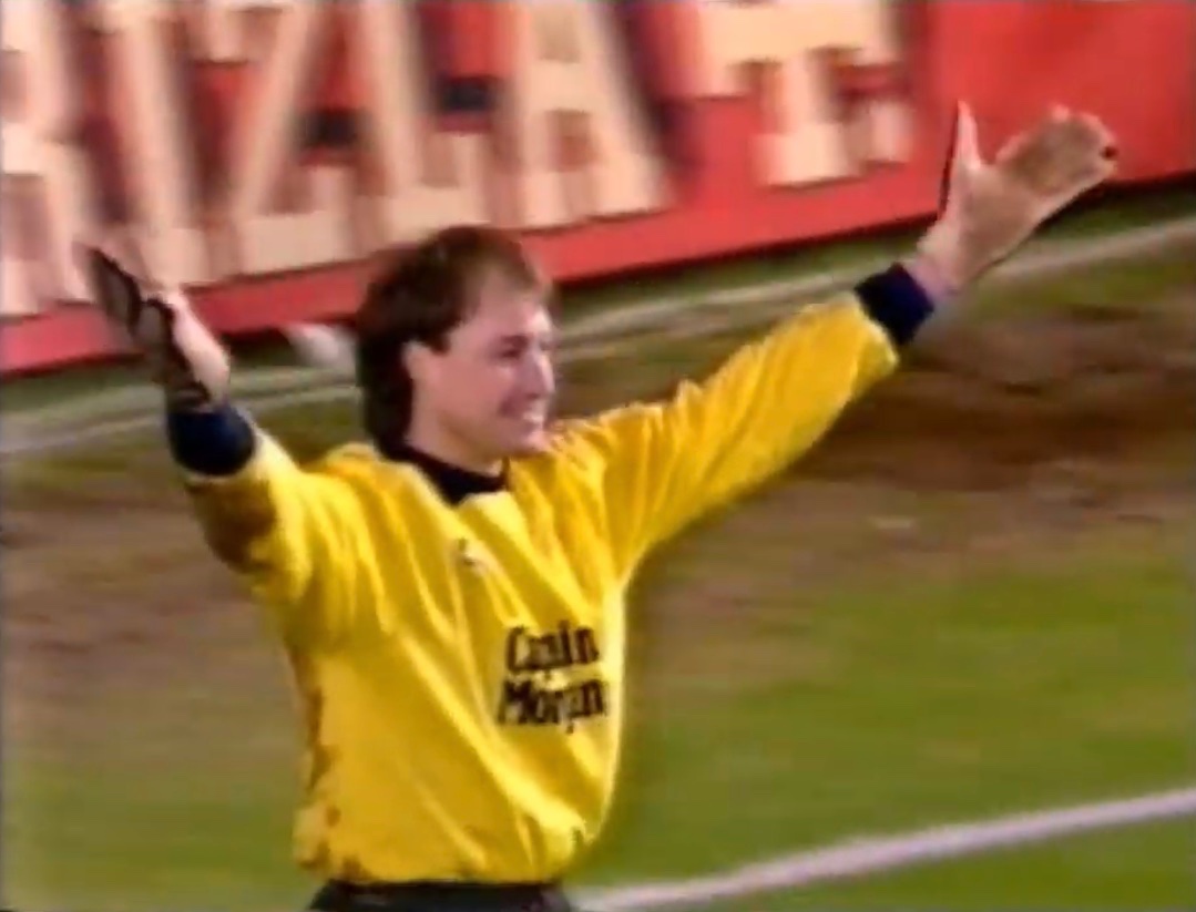 MillwallPhotos's tweet photo. On this day in 1995, Millwall knocked out Chelsea in the FA Cup fourth round. https://t.co/fVZigGXNQq