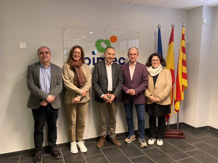 GraduatsS's tweet photo. Trobada institucional amb @PIMEC, que inicia una estreta col·laboració conjunta en benefici del col·lectiu, empreses i autònoms.
Àngels Brull @JosepGinesta @GemmaGGasulla https://t.co/kRrpp9Gskz