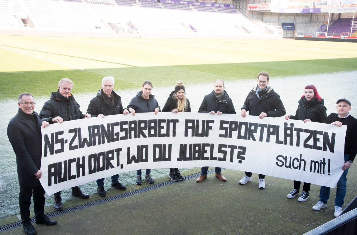 OrteDesJubels's tweet photo. Hallo Twitter! Wir sind ein Projektteam, das zu Zwangsarbeitslagern auf #Fussball- und Sportplätzen arbeitet. Gestern haben wir das Ganze auf einer Pressekonferenz vorgestellt: #Zwangsarbeit #EVZgefoerdert https://t.co/eQHvUgIkGo