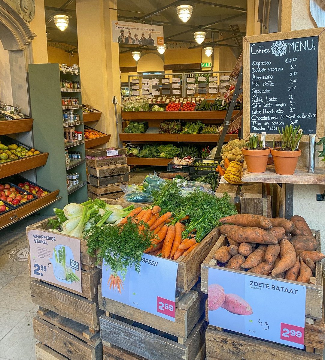 "Iedereen in die voedselketen moet een eerlijke boterham kunnen verdienen", stelt Rina van der Stok (<a href="/Ekoplaza/">Ekoplaza</a>). "In een duurzame wereld moet winst niet het doel op zich zijn." 

Samen met ketenexperts ontrafelen we 17 februari onze voedselprijzen: voedselfamilies.nl/activiteit/voo…