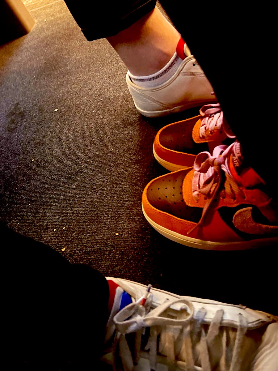 Casual #manspreading on my train while en route to some colleagues in Leeds 😖