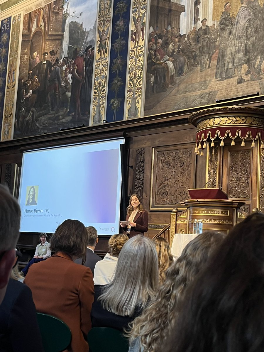 Charlotte Holm Billund (@cbillund) on Twitter photo Vores #ligestilling er i stormvejr og der er ikke lyst forude siger <a href="/marie_bjerre/">Marie Bjerre</a> til launch af #diversitetsbarometer hos Equalis. Vigtigt med mere tempo, rollemodeller og kulturændringer - det arbejder vi benhårdt på i <a href="/ITBranchen/">IT-Branchen</a> #digidk Vores #ligestilling er i stormvejr og der er ikke lyst forude siger <a href="/marie_bjerre/">Marie Bjerre</a> til launch af #diversitetsbarometer hos Equalis. Vigtigt med mere tempo, rollemodeller og kulturændringer - det arbejder vi benhårdt på i <a href="/ITBranchen/">IT-Branchen</a> #digidk