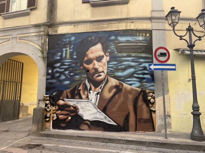gazzettanapoli's tweet photo. L'amministrazione comunale di Calvizzano, in occasione dei 70 anni dalla nascita di Massimo Troisi, ha realizzato un murale dedicato all'attore e ...
.
#arte #calvizzano #cinema #comunedicalvizzano #cultura #massimotroisi #murale #napoliattualità
https://t.co/DQIOxl4GmR https://t.co/8NvEYDXHKI