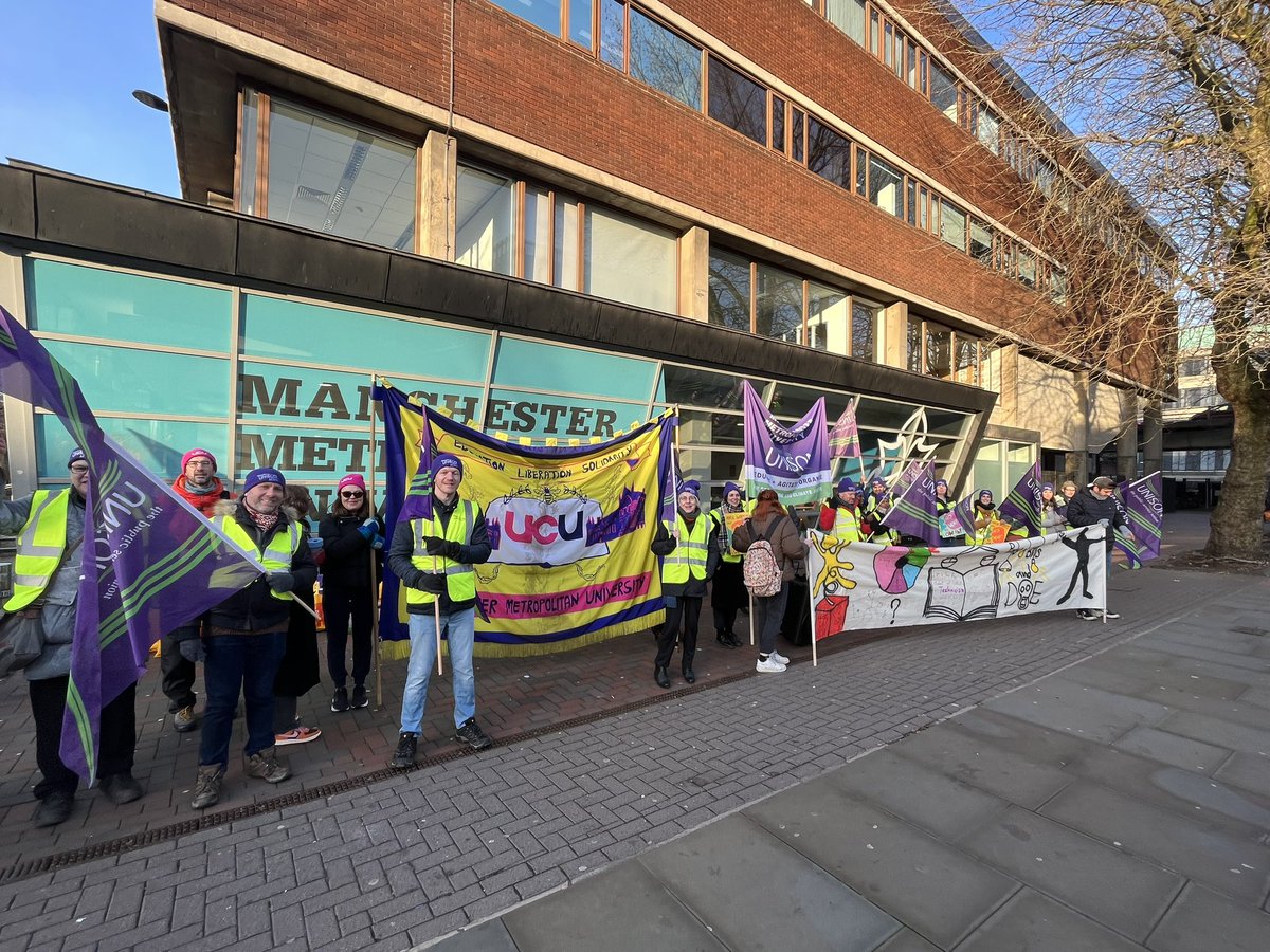 Busy @UNISONmmu picket at All Saints - with UCU members and students out to show support #wereworthmore