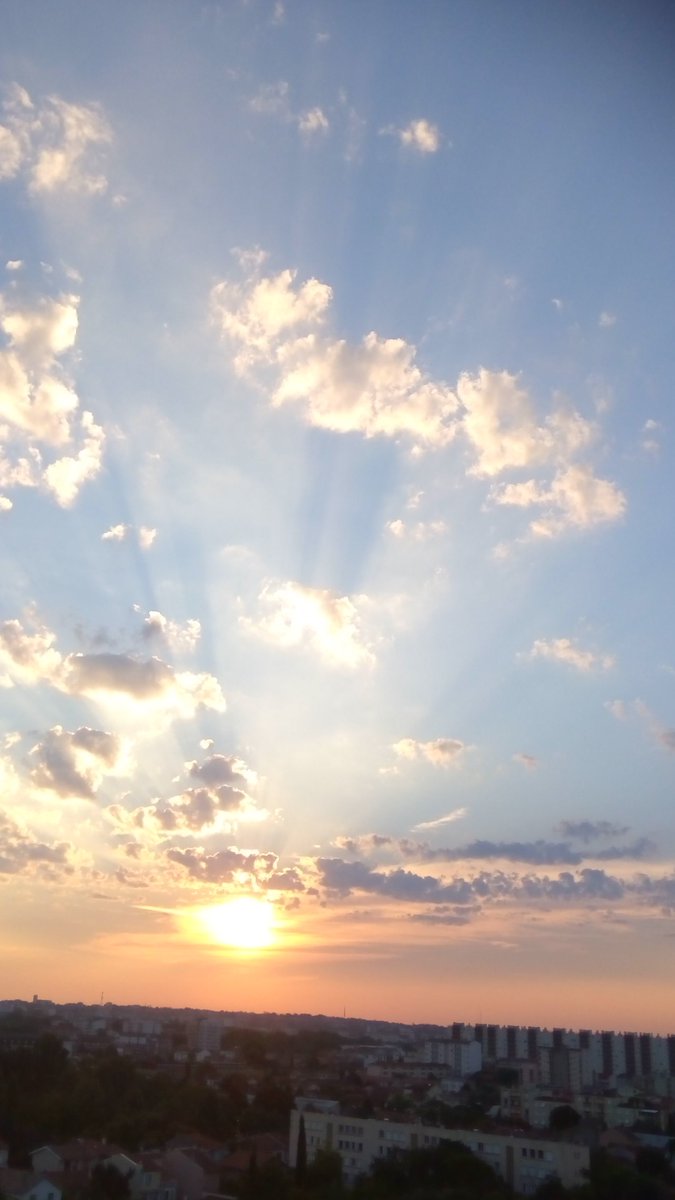 MusicMvcrea's tweet photo. Sunrise!!! 🤩Have a nice day !
Visit my YouTube channel. Subscribe, like and comment please. 😊
---
#musicandvideo #love #travel #instagood #photography #nature #naturephotography #colour #naturelovers #picoftheday #photo #sun #sunriselovers #peaceful #relaxing #clouds #toulouse https://t.co/1c2ZYNomru