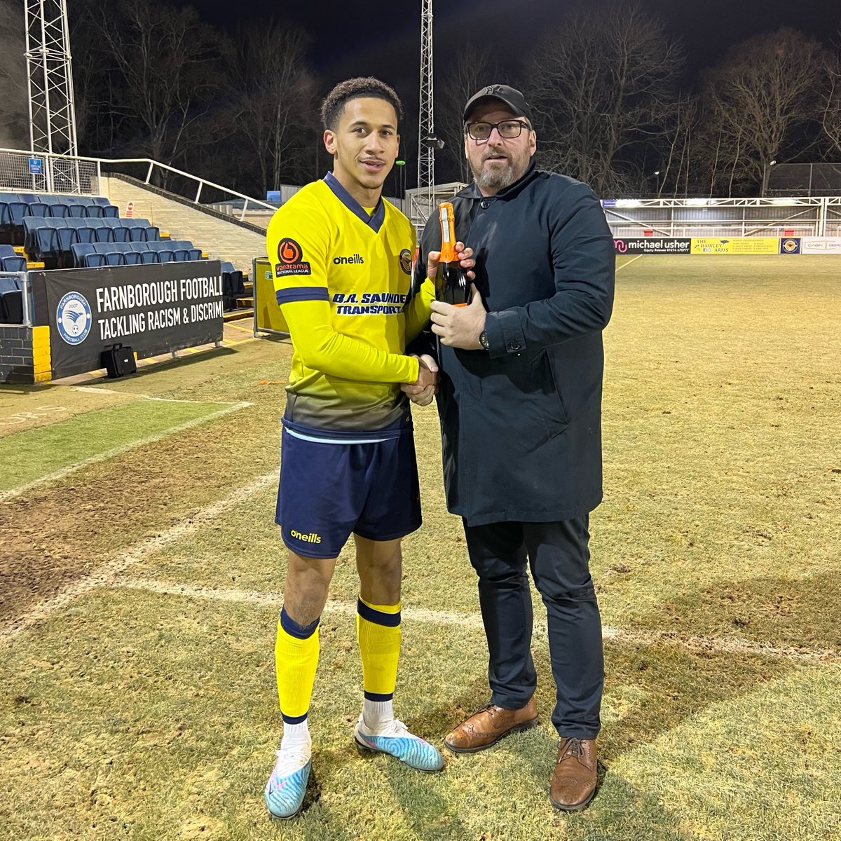 Last night, winger Michael Fernandes bagged a hat-trick along with the Man of the Match award, as presented by Chairman Simon Gardener! ⚽⚽⚽