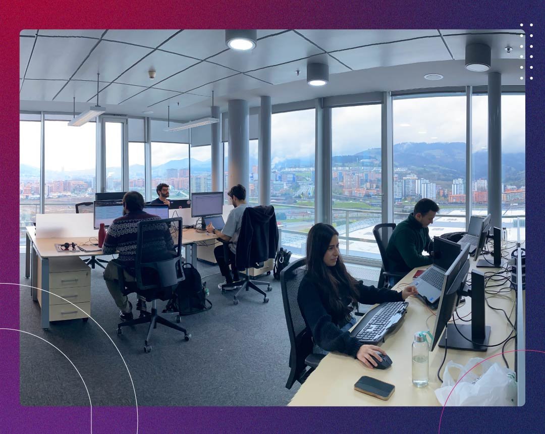 Hemos estrenado nueva oficina en Bilbao, hemos ampliado el espacio y trabajamos con unas vistas espectaculares 🌄 

Ahora, es momento de hacer crecer el equipo 💪
Gracias al equipo Omega Norte Bilbao por ser tan #OmegUs.

#OmegaCRM es #Omega360
#JuntosCrecemos #Bilbao