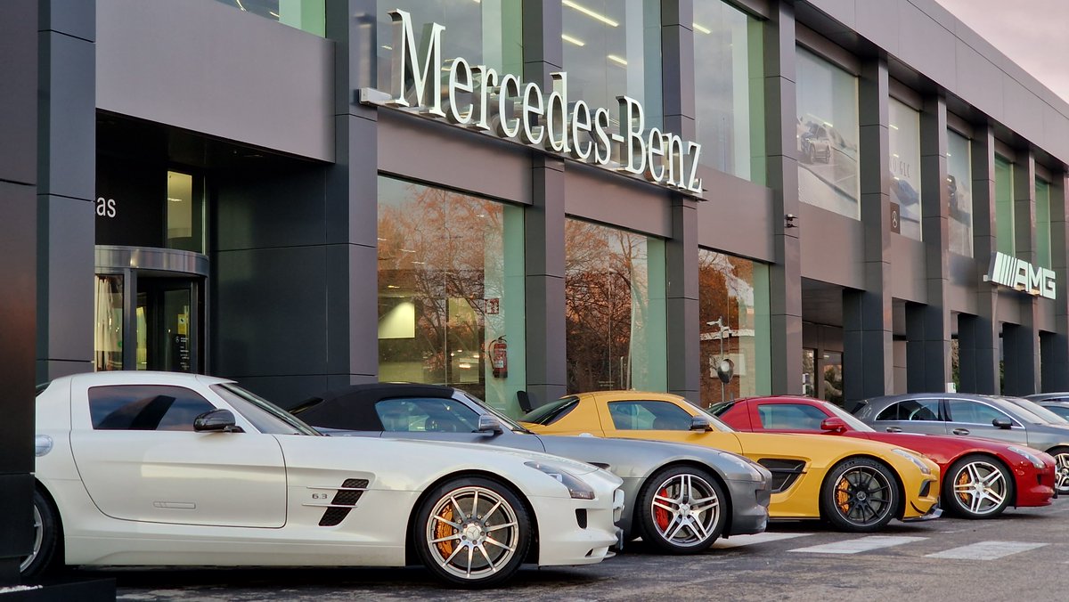 StarMadridRetai's tweet photo. Buenos días desde el #AMGPerformanceCenter de Madrid. 😎

Hoy hemos tenido una visita muy especial en #StarMadrid.
¿Os gustan las vistas?

La gama #SLS no deja de ser impresionante... 😍

@MercedesAMG #AMG #MercedesAMG #StarMadrid https://t.co/uwHGrki6g5