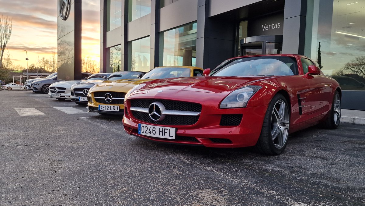 StarMadridRetai's tweet photo. Buenos días desde el #AMGPerformanceCenter de Madrid. 😎

Hoy hemos tenido una visita muy especial en #StarMadrid.
¿Os gustan las vistas?

La gama #SLS no deja de ser impresionante... 😍

@MercedesAMG #AMG #MercedesAMG #StarMadrid https://t.co/uwHGrki6g5