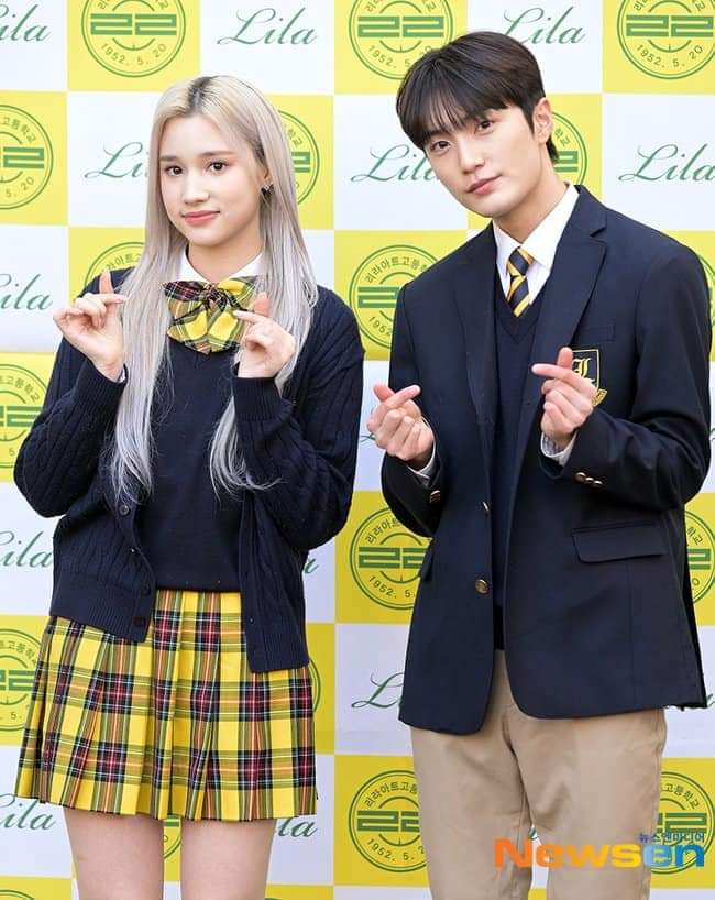MultiStanZone's tweet photo. #BAHIYYIH and Jang Yubin from Mirae at today's graduation ceremony
#GoodLuckForYourFuture!
#HappyGraduationDayHiyyih
#우리_히에_졸업했어요 https://t.co/H0EuM5p2OC