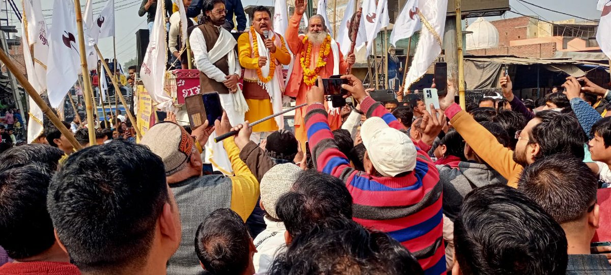 ashitpathak's tweet photo. यह भगवान परशुराम भक्तो की हुंकार है...याचना नही अब रण होगा संघर्ष बड़ा भीषण होगा....जय जय श्री परशुराम
#भगवान_परशुराम_जन्मस्थली_रामायण_सर्किट_मे_शामिल_की_जाए 
@myogiadityanath @narendramodi @brajeshpathakup @jaiveersingh099 @SureshKKhanna  @kishanreddybjp https://t.co/YlpMrXgiD4