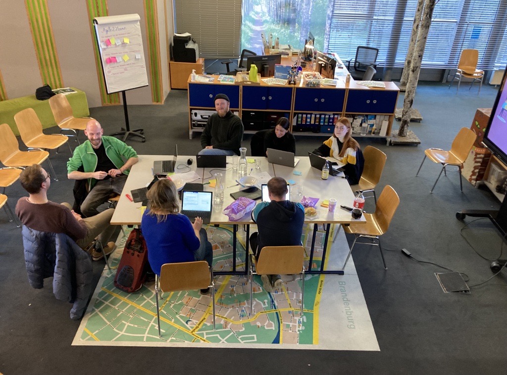 How can we make learning more agile while following data protection rules? 

We tried to answer this and other questions 
together with Berlin secondary school teachers on #SID2023. 

The meeting was part of the ongoing <a href="/EUErasmusPlus/">Erasmus+</a> training course Agile2Learn.

<a href="/helliwood/">Helliwood</a>