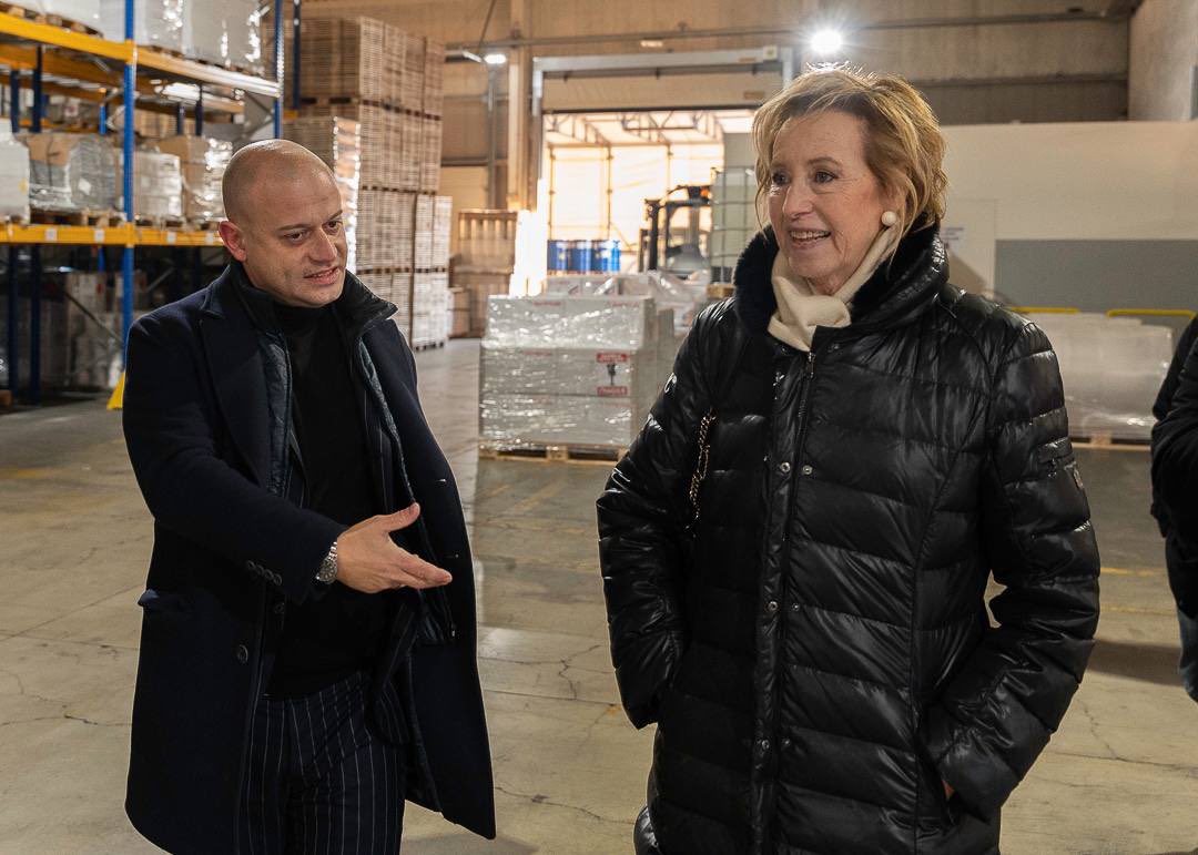 letiziamoratti's tweet photo. Holger ha scelto di essere lombardo lasciando il suo Paese: l’Albania. Si è fatto strada, passando da essere apprendista a imprenditore. Ha deciso di fondare qui, in #Lombardia, la sua impresa. https://t.co/k5CyuKuQtw