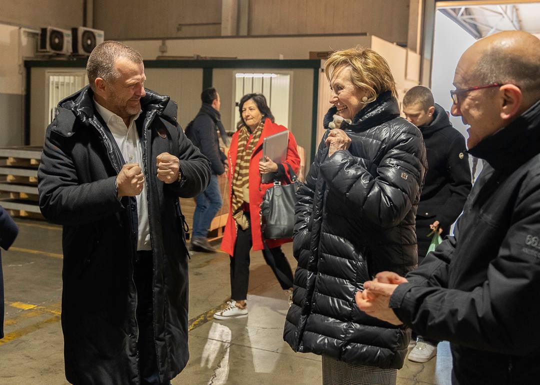 letiziamoratti's tweet photo. Holger ha scelto di essere lombardo lasciando il suo Paese: l’Albania. Si è fatto strada, passando da essere apprendista a imprenditore. Ha deciso di fondare qui, in #Lombardia, la sua impresa. https://t.co/k5CyuKuQtw