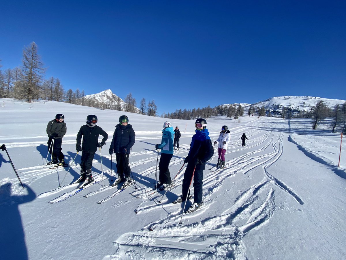 MrsJSciencePHS's tweet image. Day 4 in Claviere and our first day the sun has waited an hour to pop her ski helmet on! The expert groups are off to Sestriere 🇮🇹 on the larger Milky Way whilst our Advanced are off to Montgenevre in 🇫🇷! @PHSMentalHeaIth @PHSparents @PeeblesHigh