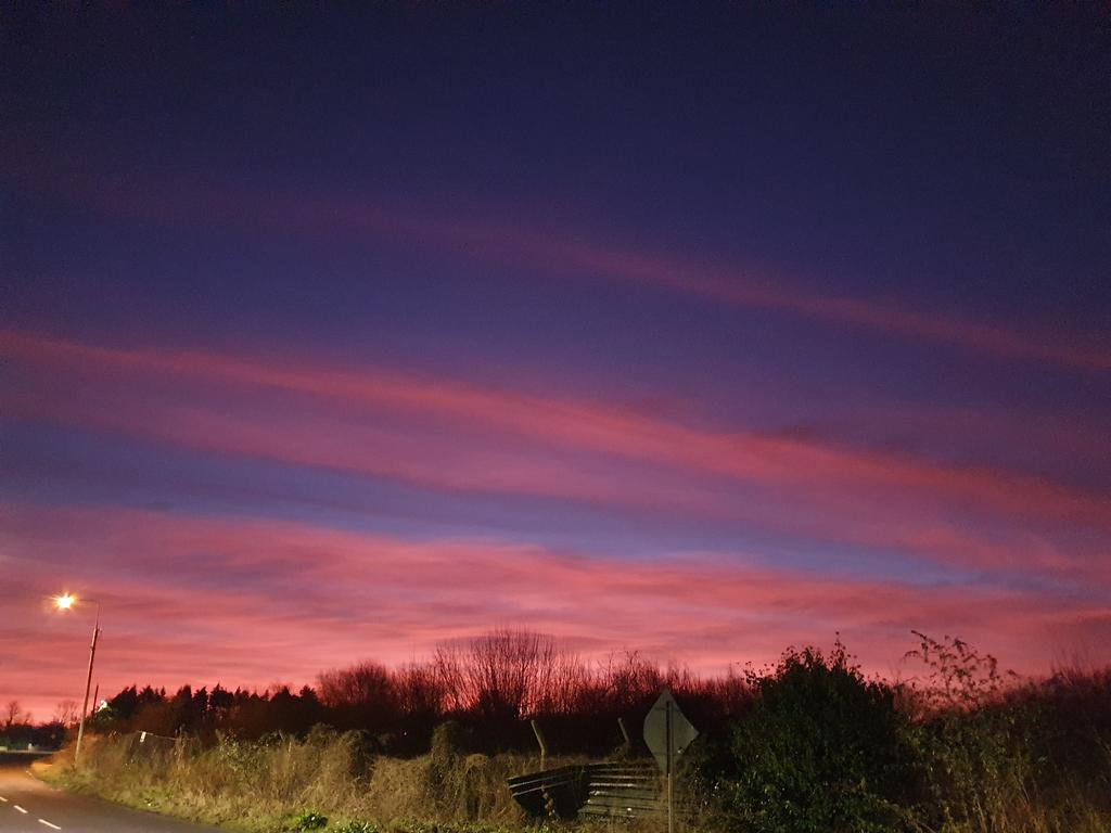 yourwanemily's tweet photo. And breathe......

Had to stop and admire this gorgeous sky on my walk this morning. 😊 https://t.co/Expm7n5SOL