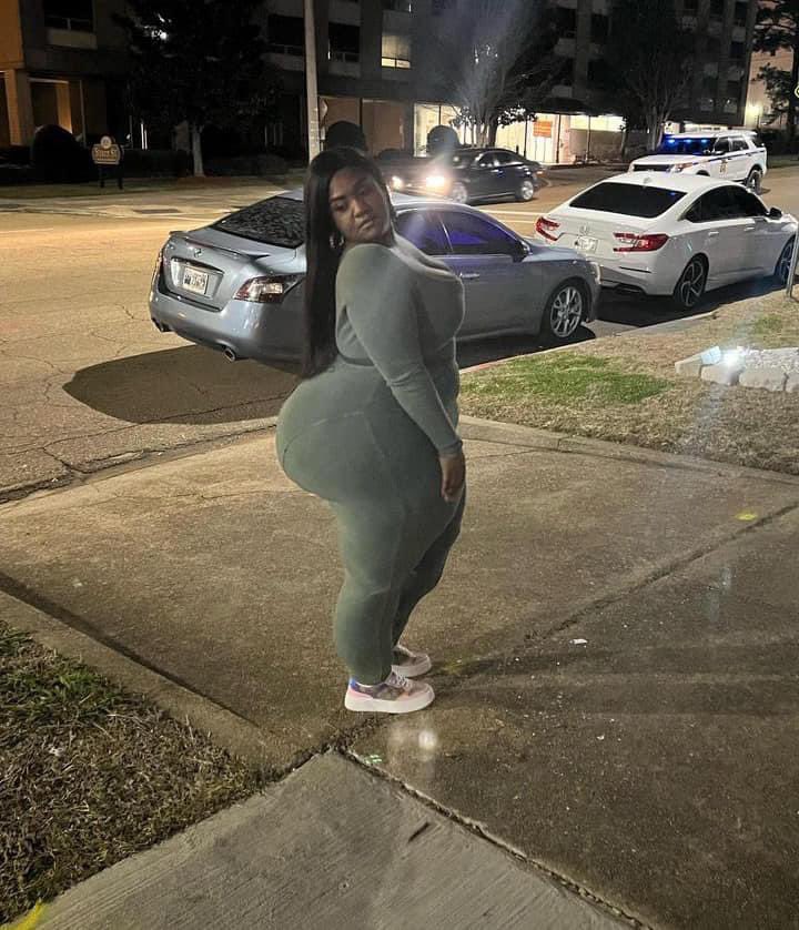 JayQuecy's tweet photo. Anyone knows who this model is? 

@WorldThickButts @BBW_HIGHWAY https://t.co/RtPin6uLTd