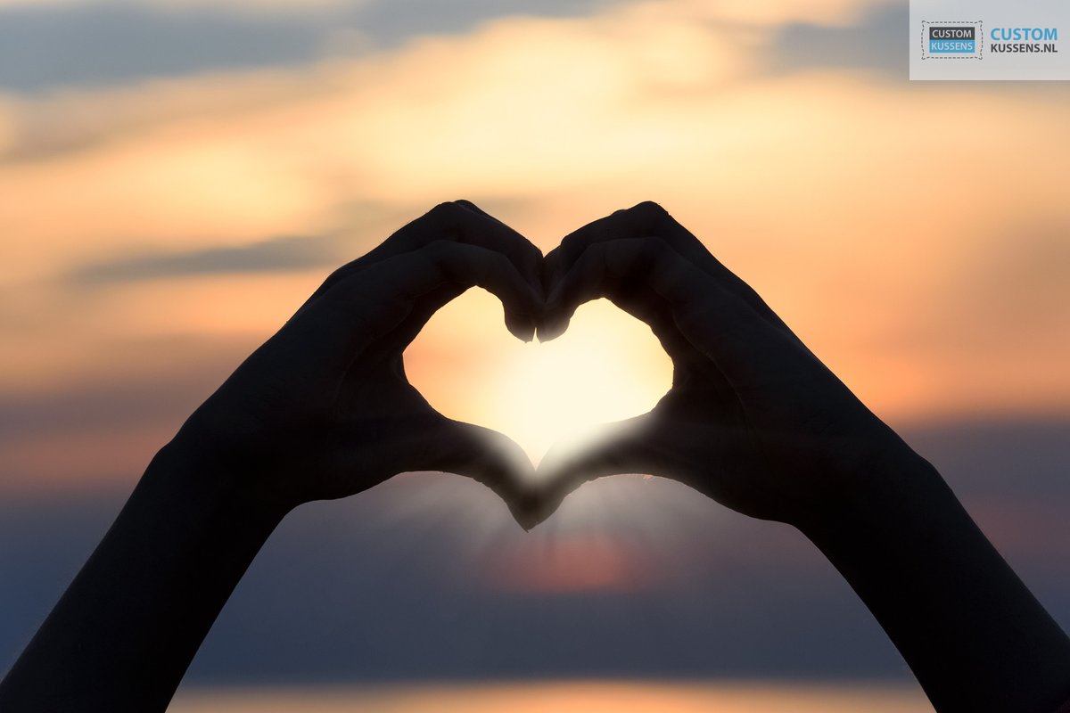CustomKussens's tweet photo. Bekijk onze Valentijn Kussens hier: https://t.co/wT8VRBLOgM

#CustomKussens #ValentinesDay #Valentijnsdag #Liefde #Love #Hartjesdag #HappyValentinesDay #Vday #CoupleGoals #Romantiek #GiftIdeas #LoveIsInTheAir #ValentineGift... https://t.co/xANU1mFi75