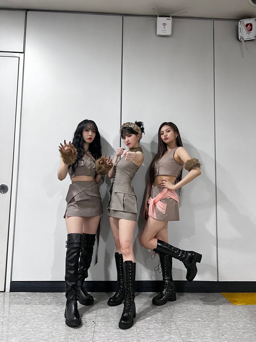 NaVz_Unite's tweet photo. @VIVIZ_official #은하 #EUNHA #신비 #SINB #엄지 #UMJI #쇼챔피언 #PULL_UP https://t.co/4JMVdjFDeH