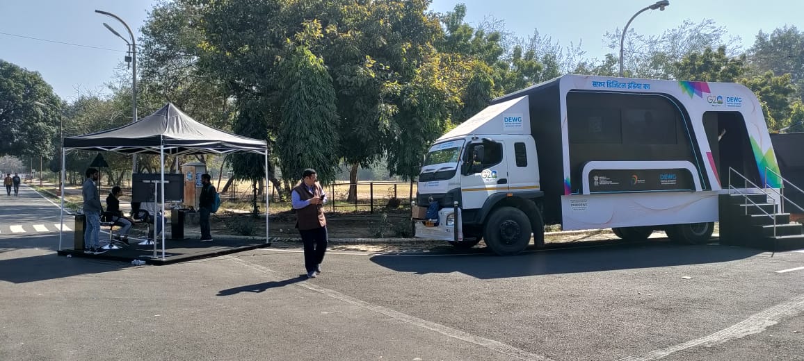 _DigitalIndia's tweet photo. Experiencing the #DigitalTransformation!

Glimpses of the #DigitalIndia Mobile Van at @iet_lucknow where students got aware of various initiatives that are empowering the citizens.
#G20India #G20DEWG @g20org @PibLucknow @UPGovt @GoI_MeitY https://t.co/qgE30wbWo6