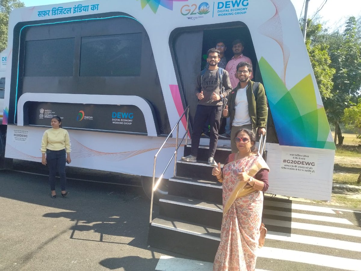 _DigitalIndia's tweet photo. Experiencing the #DigitalTransformation!

Glimpses of the #DigitalIndia Mobile Van at @iet_lucknow where students got aware of various initiatives that are empowering the citizens.
#G20India #G20DEWG @g20org @PibLucknow @UPGovt @GoI_MeitY https://t.co/qgE30wbWo6