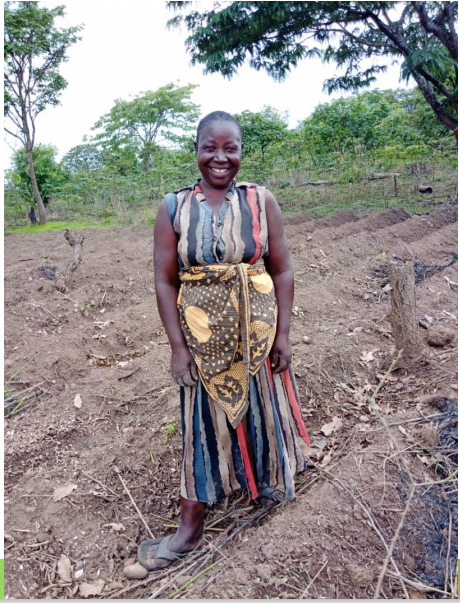 tanzdevtrust's tweet photo. Another happy farmer collecting waste to make biochar๐ฅณ
@MboniVijana has partnered with @plantvillage to improve agriculture yields using #BioChar alongside clean seed usage
More on the #ProfitablePartnership at: https://t.co/uwIesXkdU3
#ClimateAction #WednesdayWisdom #ActNow https://t.co/agiUheaUJB