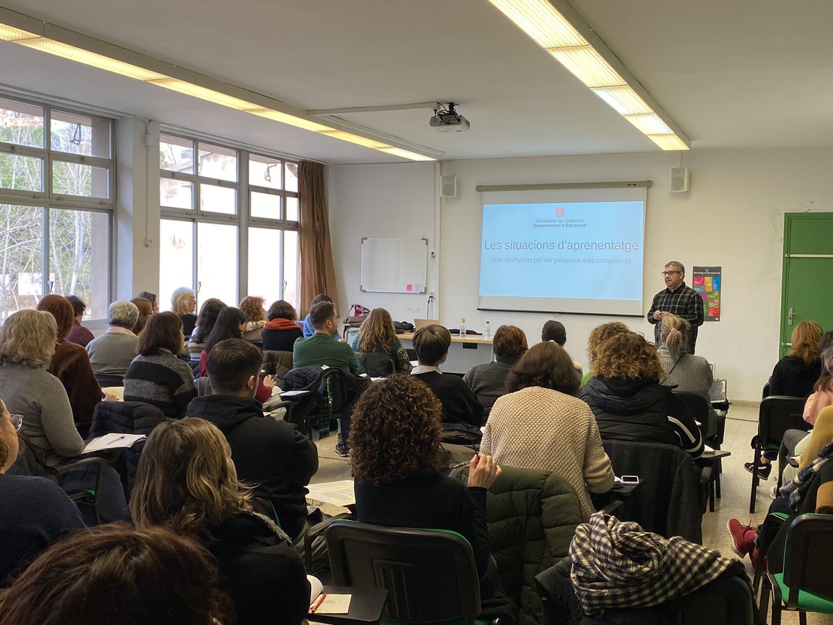 CRPHospitalet's tweet photo. Treballem les situacions d’aprenentatge al seminari de coordinació Primària-Secundària a l’Hospitalet amb la @mariaojuel i el @francescsegura1 https://t.co/0JXfVZmFyG
