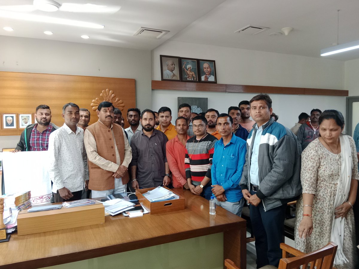 Chetan252525's tweet photo. સાહેબ શ્રી ને વિદ્યા સહાયક ઉમેદવાર વતીથી નમ્ર વિનંતી કે ચાલુ વિદ્યાસહાયક ભરતીમાં મહેકમ મુજબ વધારો કરી ઉંમર ના ઉંબરે આવીને ઉભેલા વિદ્યાસહાયક મિત્રો ને યોગ્ય ન્યાય આપો..
@kuberdindor https://t.co/Pz3h7T7831