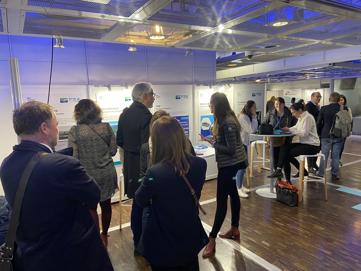vnf_officiel's tweet photo. .#VNF présente auj encore au Forum de l’@agence_IT_Gouv les innovations du secteur #Fluvial qui vont le rendre encore + pertinent &amp; compétitif.
En accompagnant tous ces projets, VNF démontre qu'il est 1 établissement innovant qui s’inscrit dans l’avenir.
@CBeaune @Ecologie_Gouv https://t.co/HQwLYOcY3X