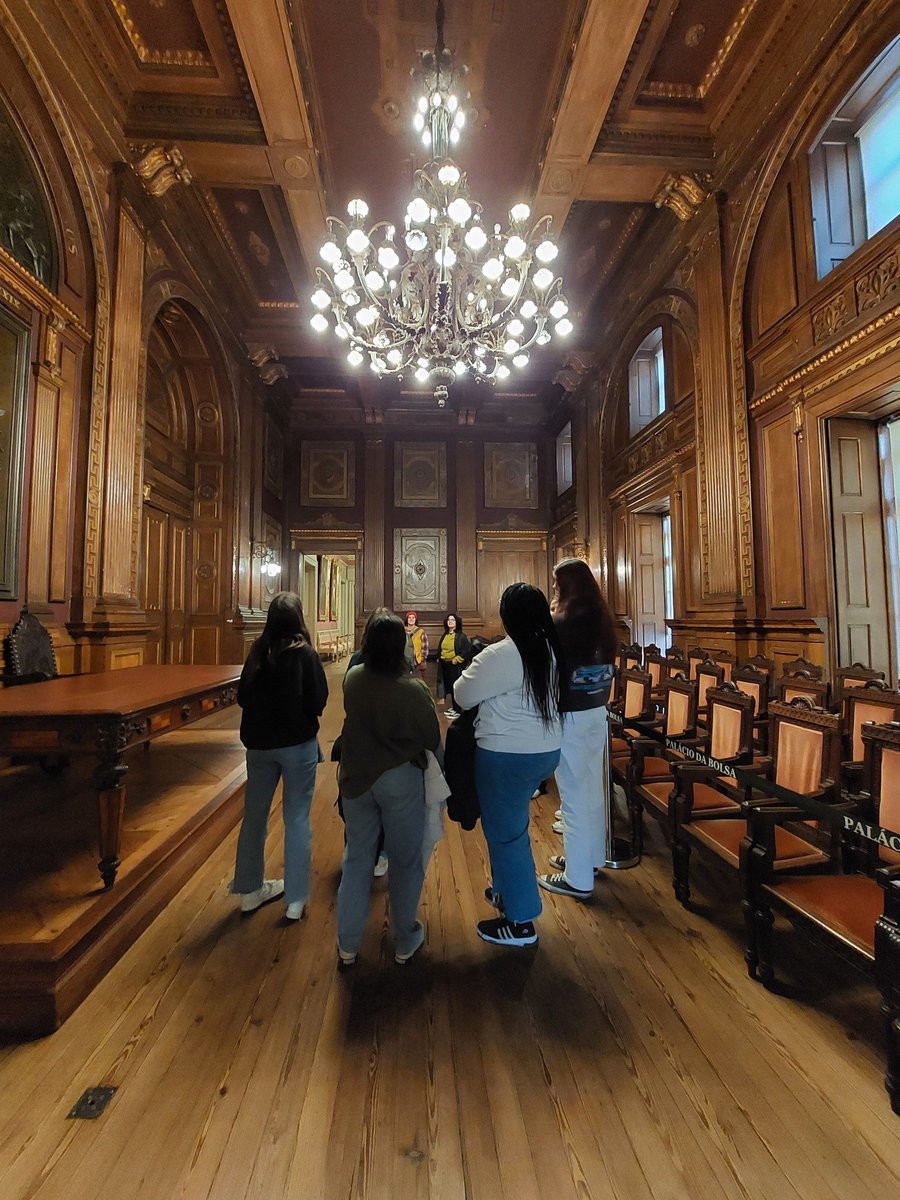ISFWaterloo's tweet photo. The MUN trip to Porto has already begun and the first day was dedicated to immerse in local culture.
They visited Bolsa Palace and crossed Dom Luis I bridge to watch the sunset. 🌅
#isfwaterloo #ISF #internationalschool #triptoporto #mun #schoolofvalues #schoolsinwaterloo https://t.co/nxJW1QGi3M