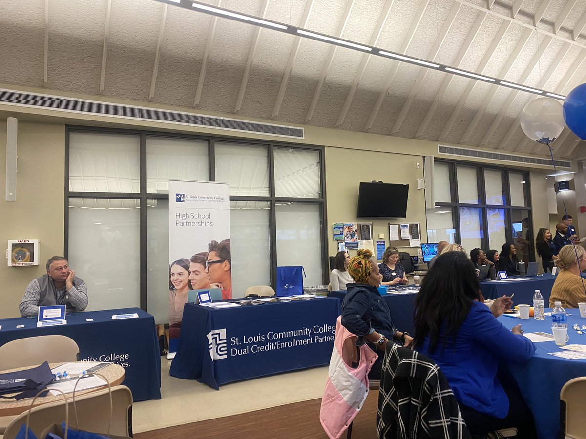 areedwhs's tweet image. STLCC Counselor Breakfast! Just a couple of their unique programs- AAS Dental Hygiene and American Sign Language! Many good things happening here at #stlcc