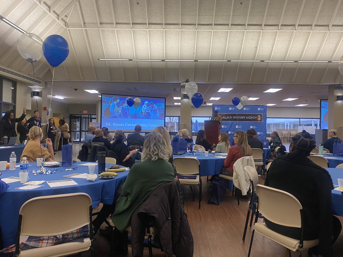 areedwhs's tweet image. STLCC Counselor Breakfast! Just a couple of their unique programs- AAS Dental Hygiene and American Sign Language! Many good things happening here at #stlcc
