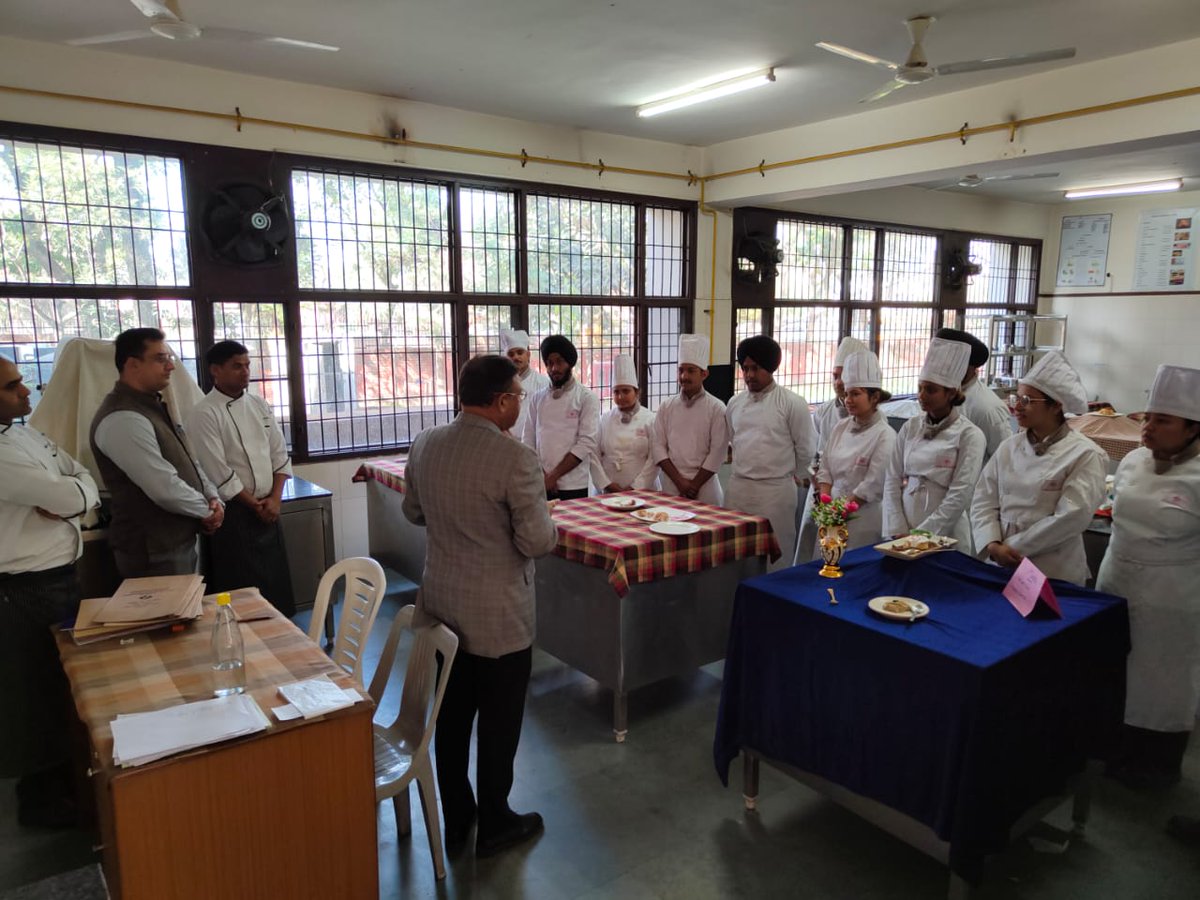 aihm_chd's tweet photo. #AIHM organised a #millet based #bakerycompetition for Diploma #bakery students where they prepared a millet based Short Crust pastry & a millet based bread. Congratulations to the winners- Mokshi Narula, Gagan, Ankita Sharma, Arbnab Sachdev, Harsimran & Dilpreet Kaur. #IYoM2023 https://t.co/QRTOuI0WYq