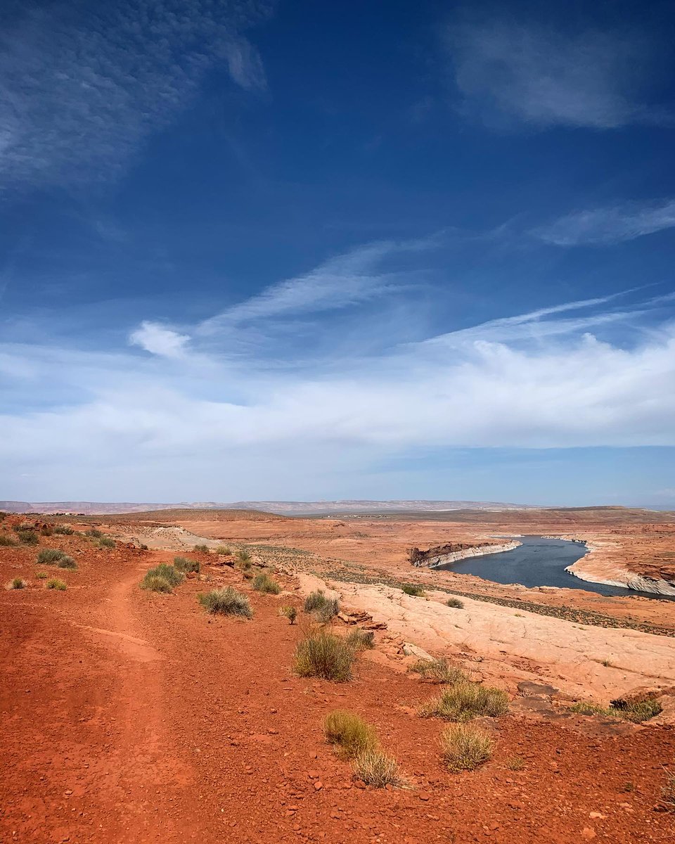 visitpageaz's tweet photo. One of the best ways to get around and see #PageAZ is by hiking the #RimViewTrail. The 10mi loop features great views of #LakePowell, #TowerButte, #GlenCanyon, and more. It's a great trail for the whole family including leashed dogs.
https://t.co/c3gtoCKhAY
📸live.laughtravel https://t.co/XwHBkq96Dk