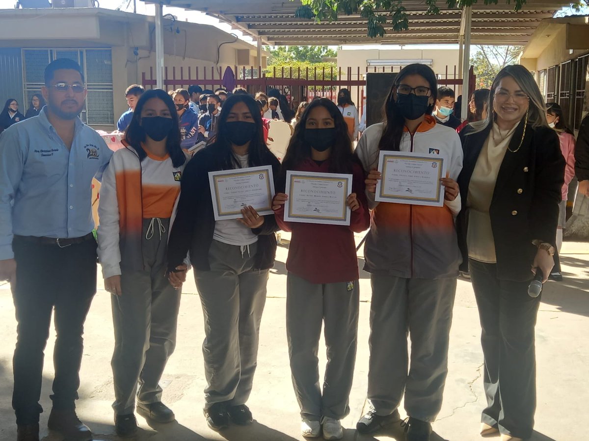 escsecgral12's tweet photo. 💝Entrega de reconocimientos a los ganadores del concurso del buzón del #14defebrero #TurnoMatutino https://t.co/8byGUSAZJs