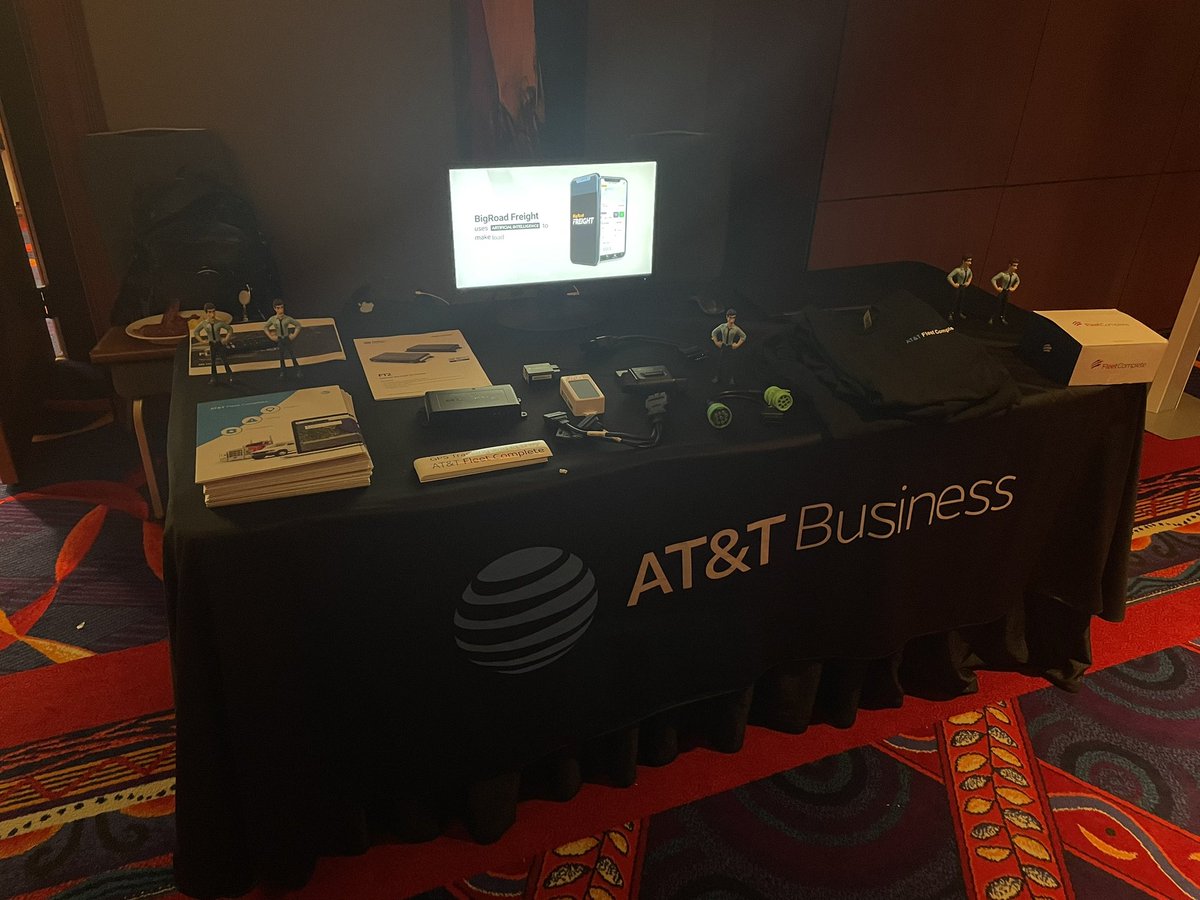 TaureanB2B's tweet photo. Fleet Complete + AT&amp;T FirstNet = 👍🏿 🤩 💪🏿. Talking telematics with NY and New England FN at 2023 kickoff. #FleetComplete #ATTBusiness #FirstNet https://t.co/QZX5r0bXuZ